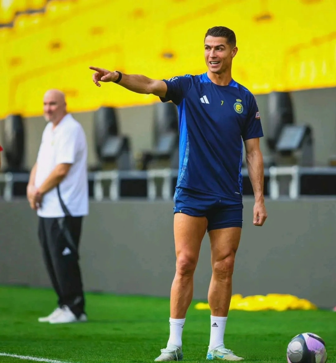 kaiyun关于C罗回归赛场，关键助攻首场状态亮眼，法国队观众沸腾！的信息